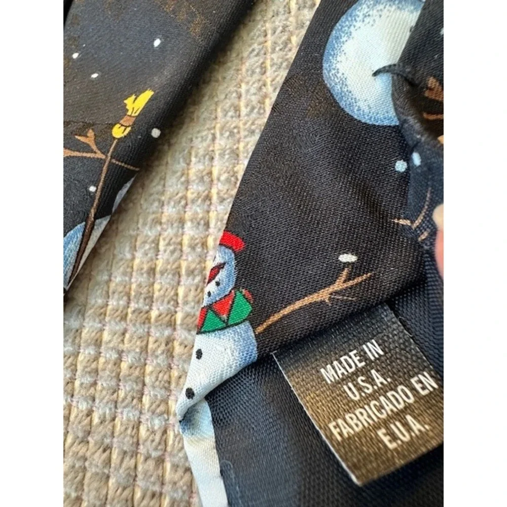 Hallmark yule tie
